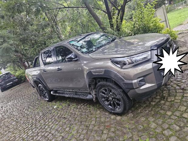 Toyota Hilux 2021 Gold