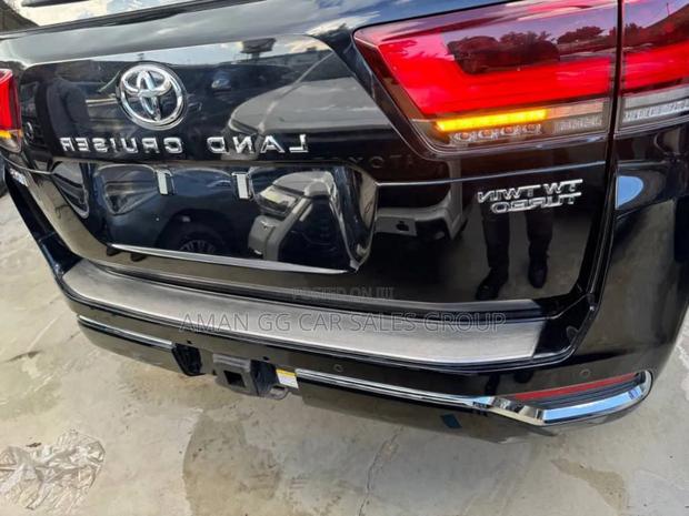 Toyota Land Cruiser 2023 Black