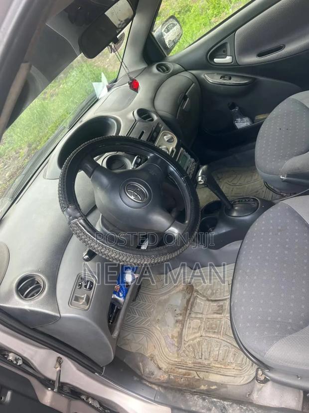 Toyota Vitz 2004 Gray
