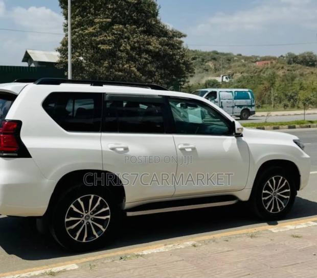 Toyota Land Cruiser Prado 2.8 2020 White