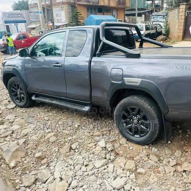 Toyota Hilux 2021 Brown