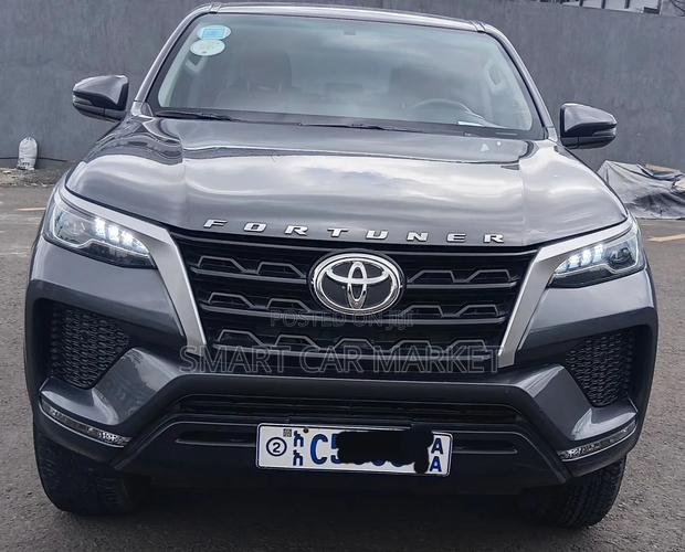 Toyota Fortuner 2022 Black
