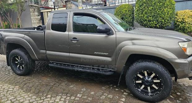 Toyota Tacoma 2012 Gray