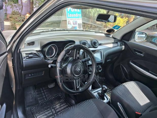 Suzuki Swift 2022 Gray