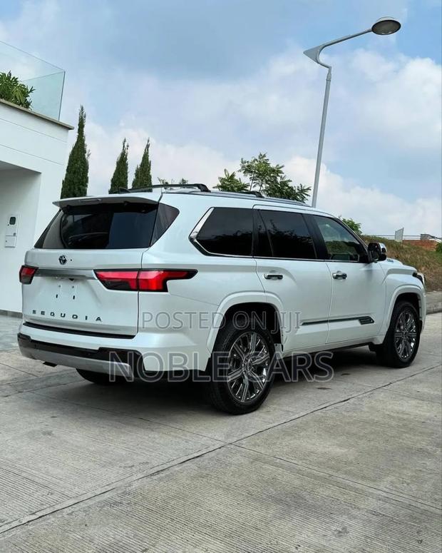 Toyota Sequoia Limited 4WD 2024 Ivory