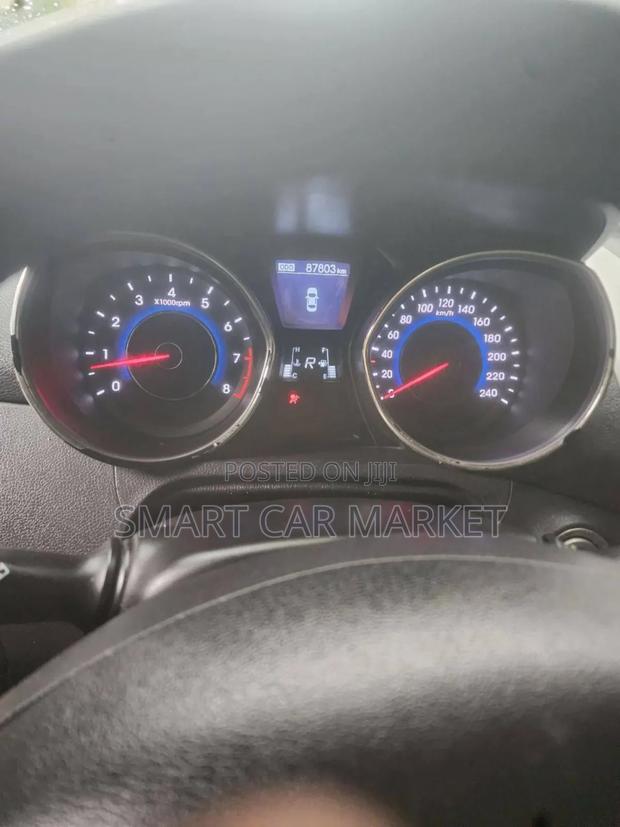 Hyundai Avante 2012 Silver