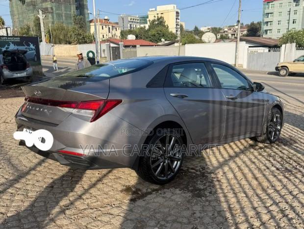 Hyundai Elantra 2021