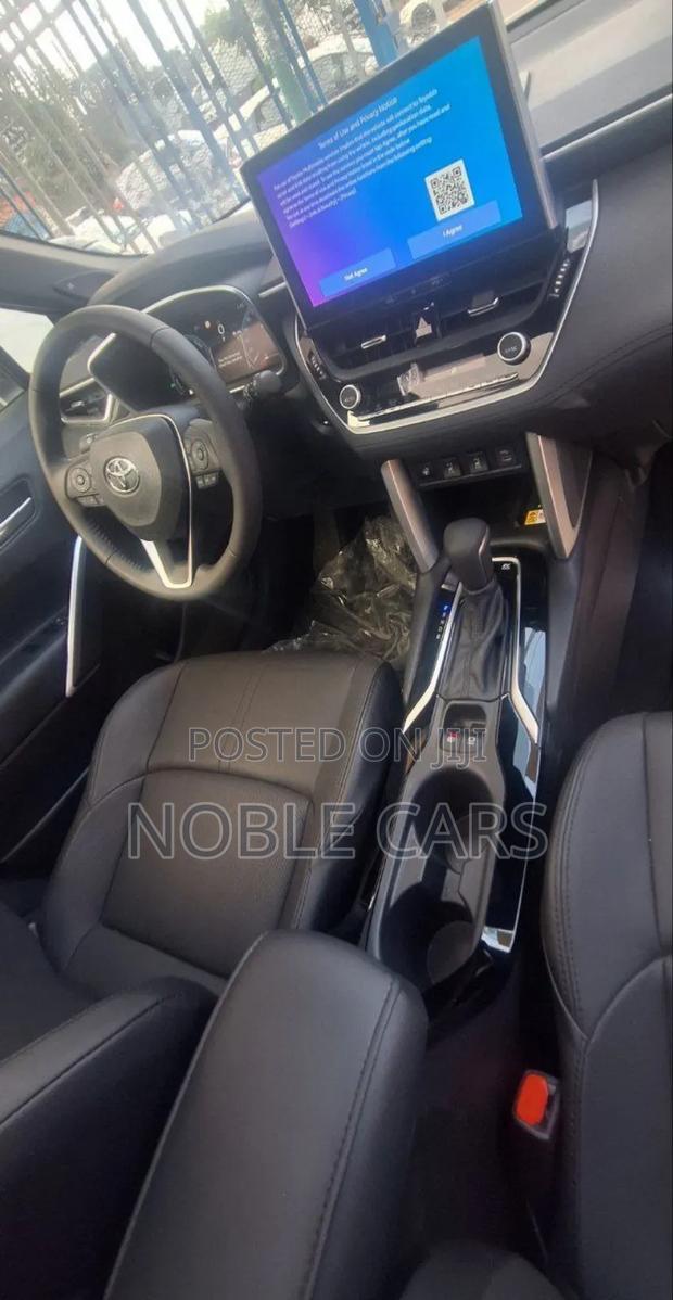 New Toyota Corolla Cross 2025 Gray