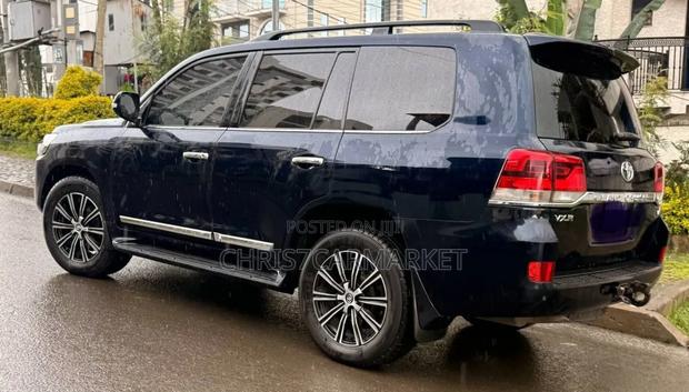 Toyota Land Cruiser 5.7 V8 VXR 2017 Black