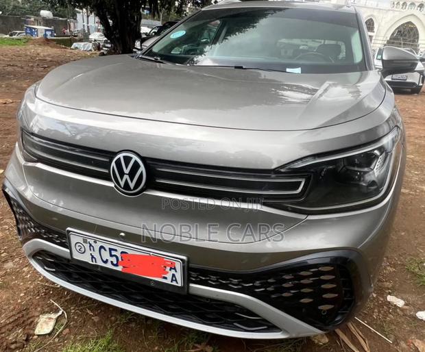 Volkswagen ID.6 2022 Gold