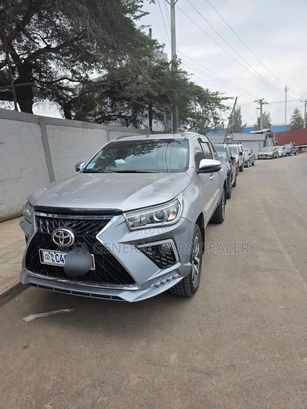 Toyota Hilux 2020 Silver