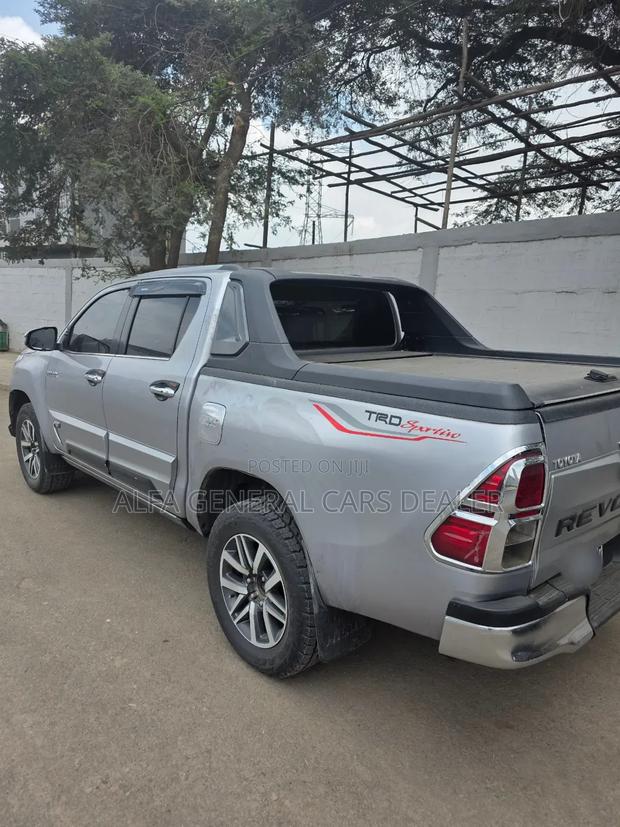 Toyota Hilux 2020 Silver