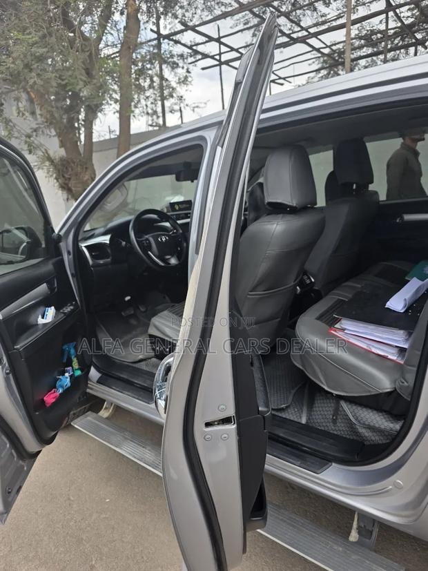Toyota Hilux 2020 Silver