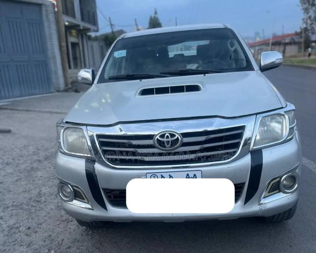 Toyota Hilux 2014 Silver