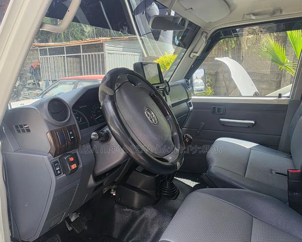 Toyota Land Cruiser 2019 White