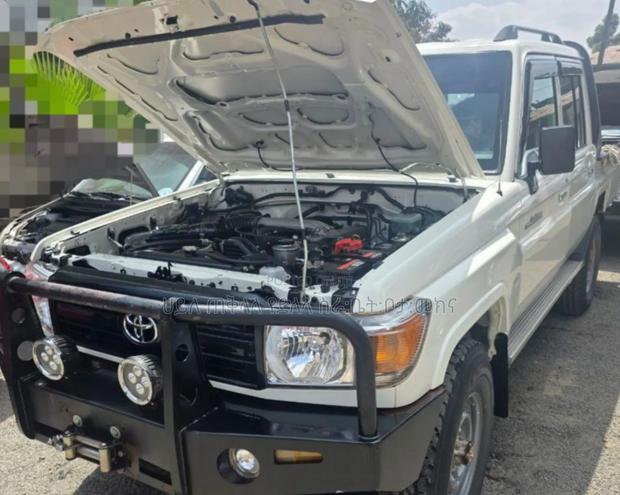Toyota Land Cruiser 2019 White