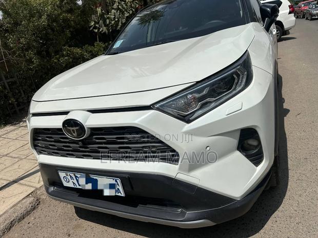 Toyota RAV4 2020 White