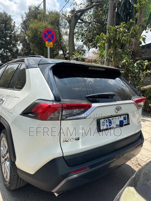 Toyota RAV4 2020 White
