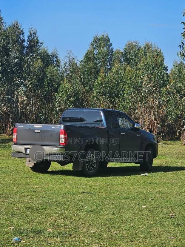 Toyota Hilux SR 4x4 2015 Blue