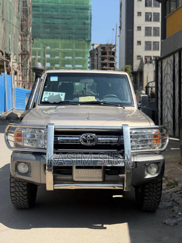 Toyota Land Cruiser 4.5 V8 TD 2017 Blue