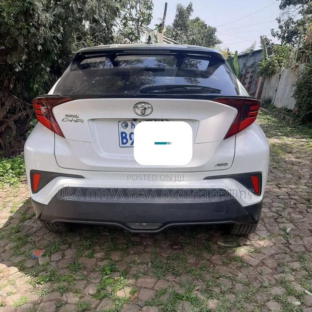 Toyota C-HR LE 2021 White