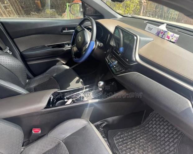 Toyota C-HR LE 2021 White