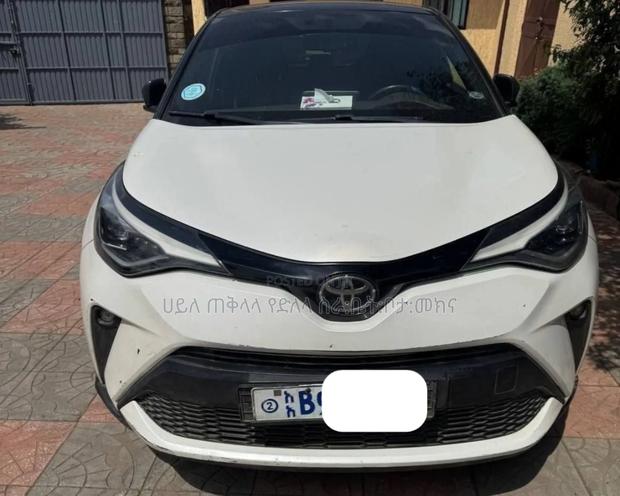 Toyota C-HR LE 2021 White