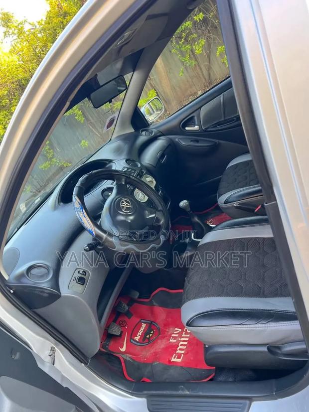 Toyota Yaris 2003 Silver