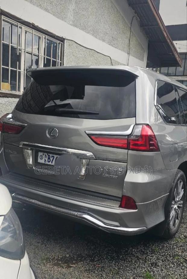 Lexus LX 2016 Silver