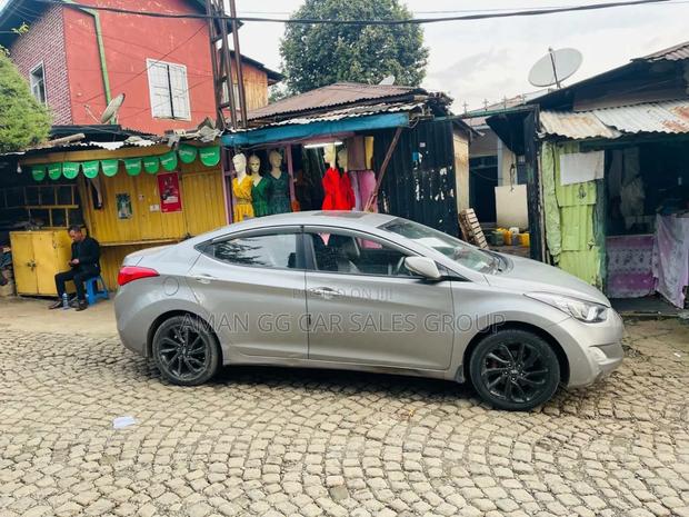Hyundai Avante 2012 Silver