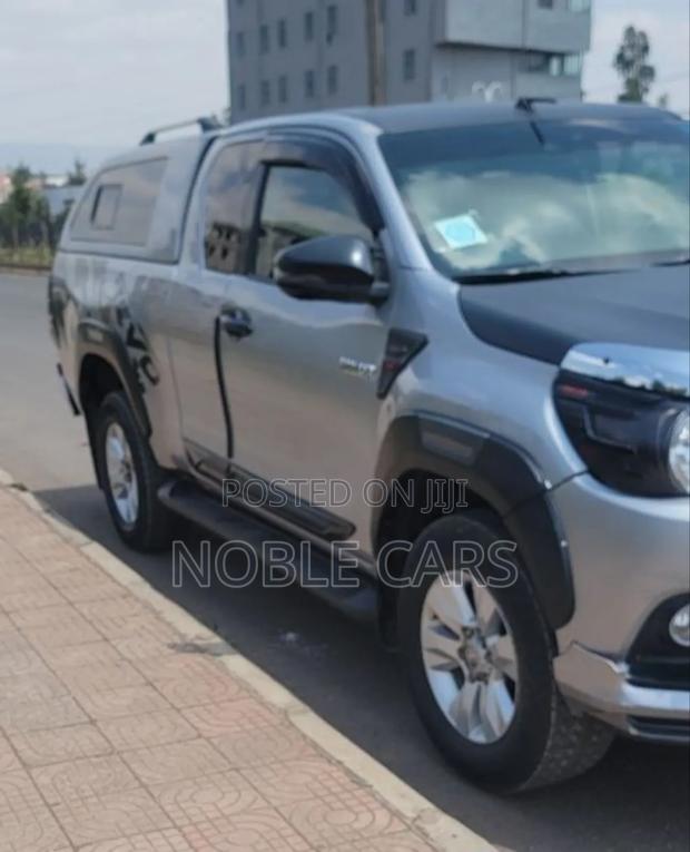 Toyota Hilux 2019 Silver