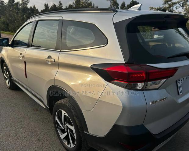 Toyota Rush 2023 Silver