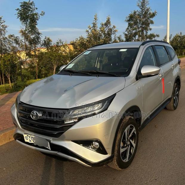 Toyota Rush 2023 Silver