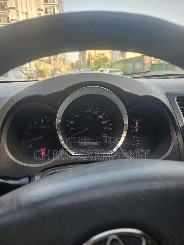 Toyota Fortuner 2.7 RWD 2011 Gold