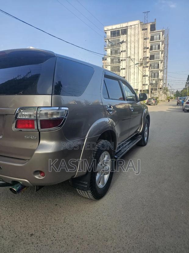 Toyota Fortuner 2.7 AWD 2011 Brown