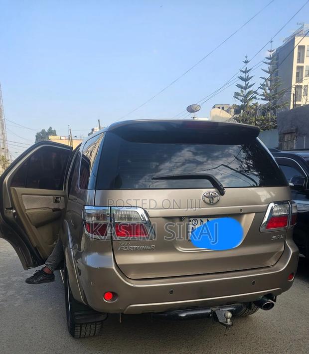 Toyota Fortuner 2.7 AWD 2011 Brown