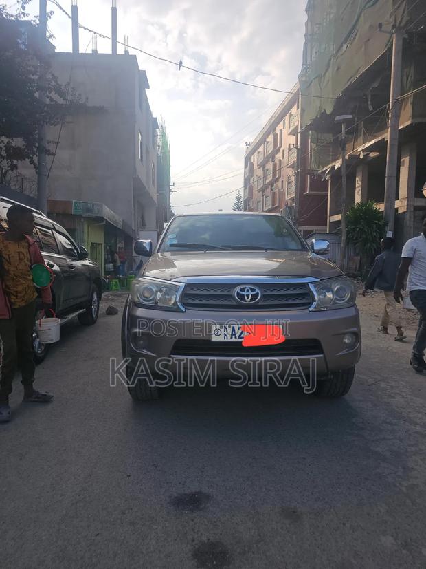 Toyota Fortuner 2.7 AWD 2011 Brown