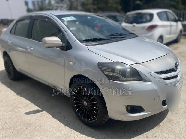 Toyota Belta 2008 Silver