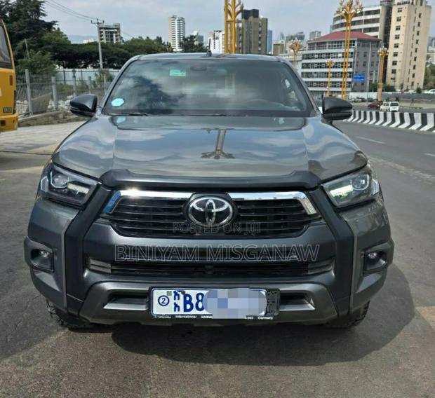 Toyota Hilux 2021 Gray