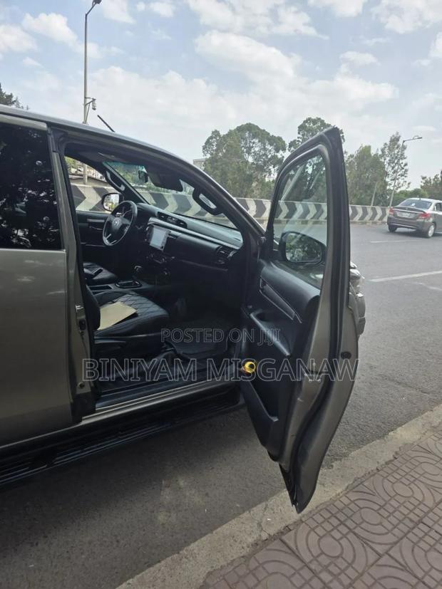 Toyota Hilux 2021 Gray
