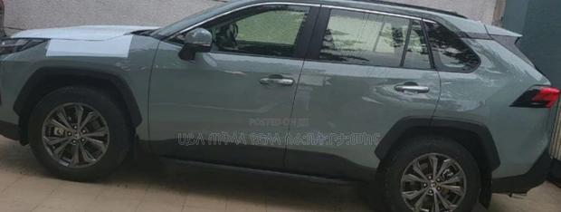 Toyota RAV4 2022 Green