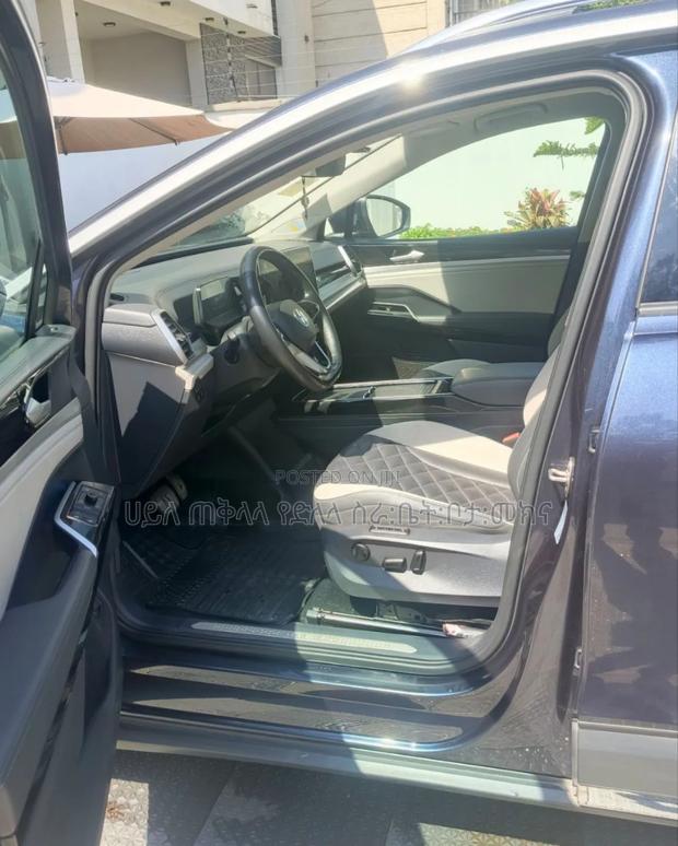 Volkswagen ID.6 2023 Beige