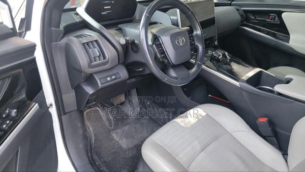 Toyota bZ4X 71.4 kWh AWD 2023 White
