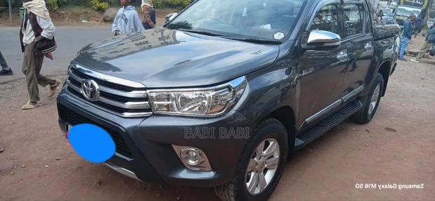 Toyota Hilux 2017 Gray