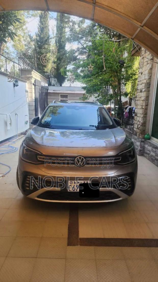 Volkswagen ID.6 2023 Gold