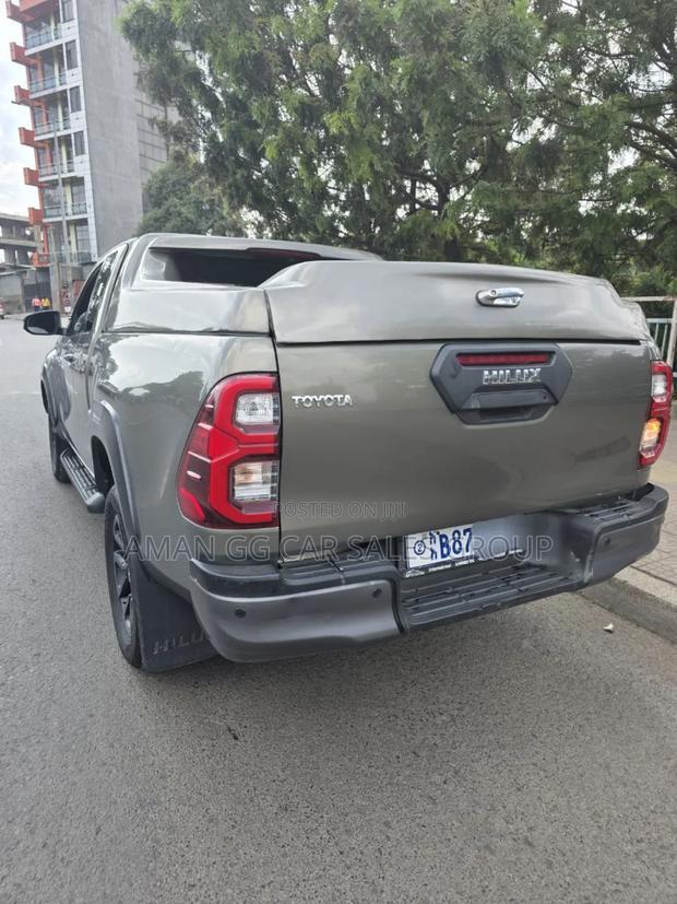 Toyota Hilux 2021 Gray