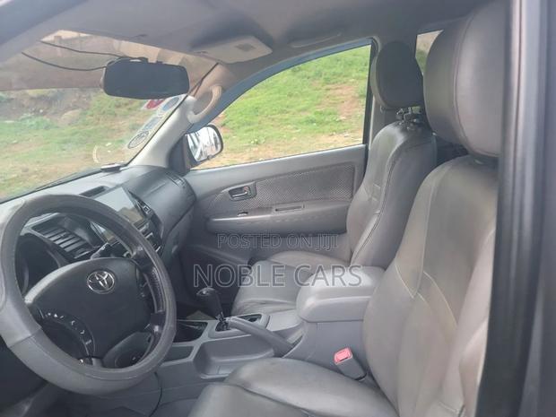 Toyota Hilux 2009 Gray
