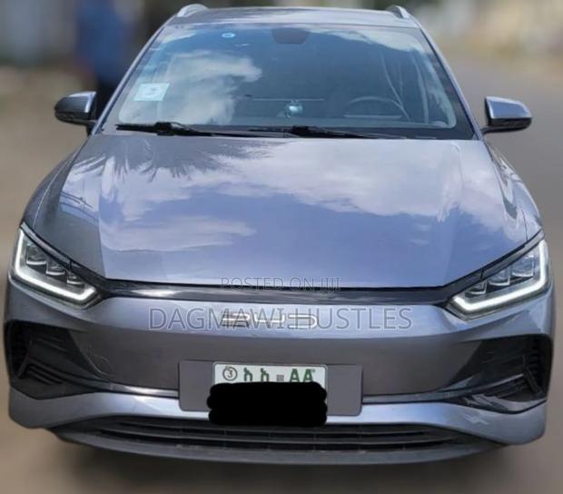 BYD E2 43 kWh 94 hp FWD 2024 Silver