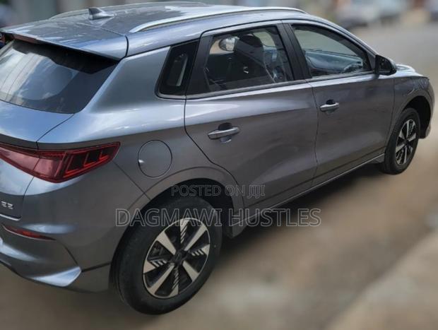 BYD E2 43 kWh 94 hp FWD 2024 Silver