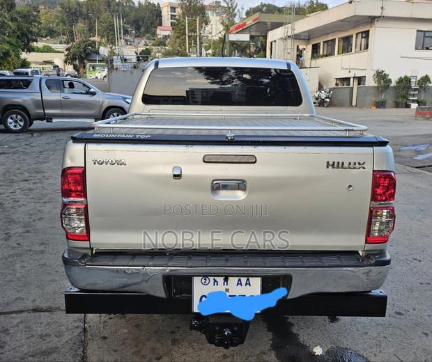 Toyota Hilux 2013 Gold